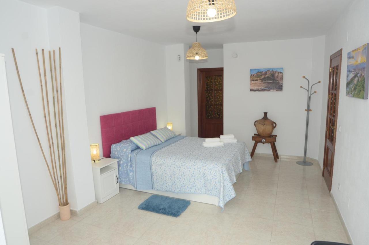 Habitacion Grande Con Terraza Privada, Malaga Centro Exteriör bild