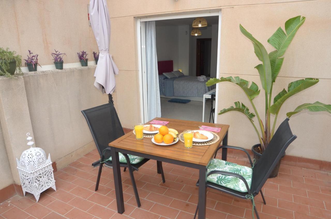 Habitacion Grande Con Terraza Privada, Malaga Centro Exteriör bild